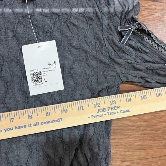 Forever 21 Women’s Chevron Jacquard Cutout Crop Top Gray Large - Picture 2 of 13